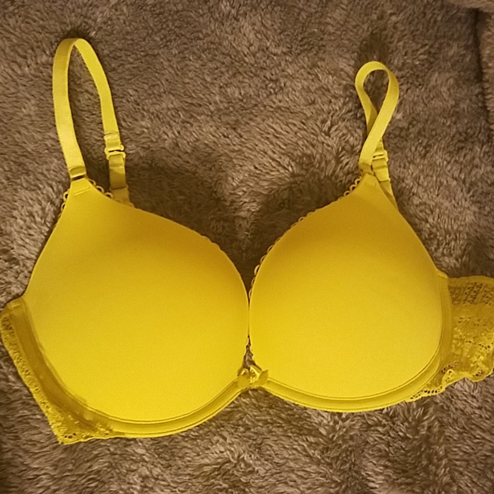 🍩{Aerie} Yellow 32D Push Up bra, removable pads